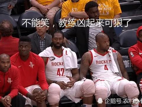 为什么NBA球员下场休息时，会用纱布把冰袋裹到膝盖上？|冰敷|膝盖|NBA|保健性|局部_新浪新闻