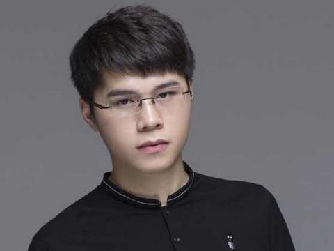 虎牙毒纪写高考作文强势表白赵小臭?网友:妈耶,这是要转型作家