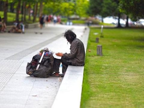 90后夫妻六个月的宝宝被癌症折磨,治疗无果,父母无奈含泪放弃