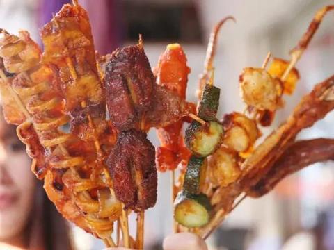 这条老旧的开元路上,居然开来了一家有20个年头的炸串店