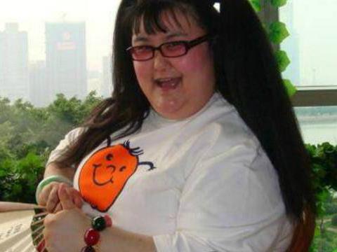 杨幂跟王鸥这一套撞衫又撞型,王鸥优雅很有女人味,好养眼