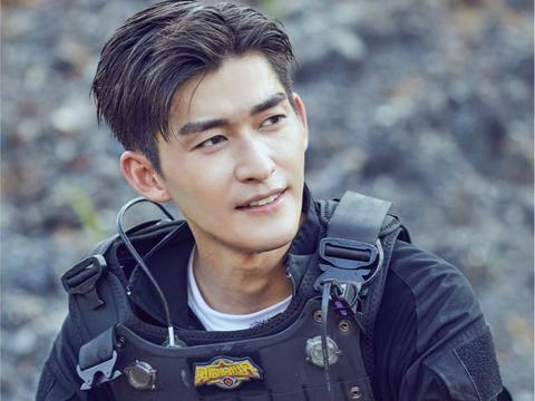 张翰陈乔恩《勇敢的世界》跳闺蜜舞 "保持队形"梗搞笑不断