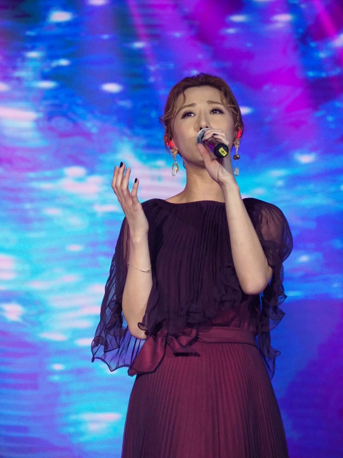 泳儿获"最受欢迎女歌手"等三项荣誉 未忘初心追求音乐品质