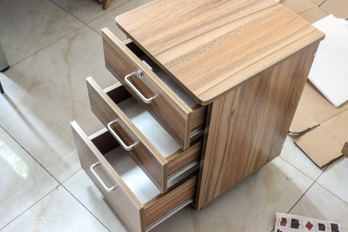 这个或许会让你的桌面看起来整洁一些——移动三层小抽屉柜