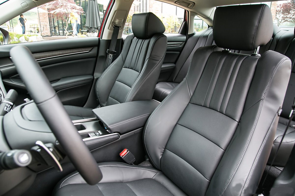 尝试破格变化,第十代本田雅阁2.0 turbo全新开始