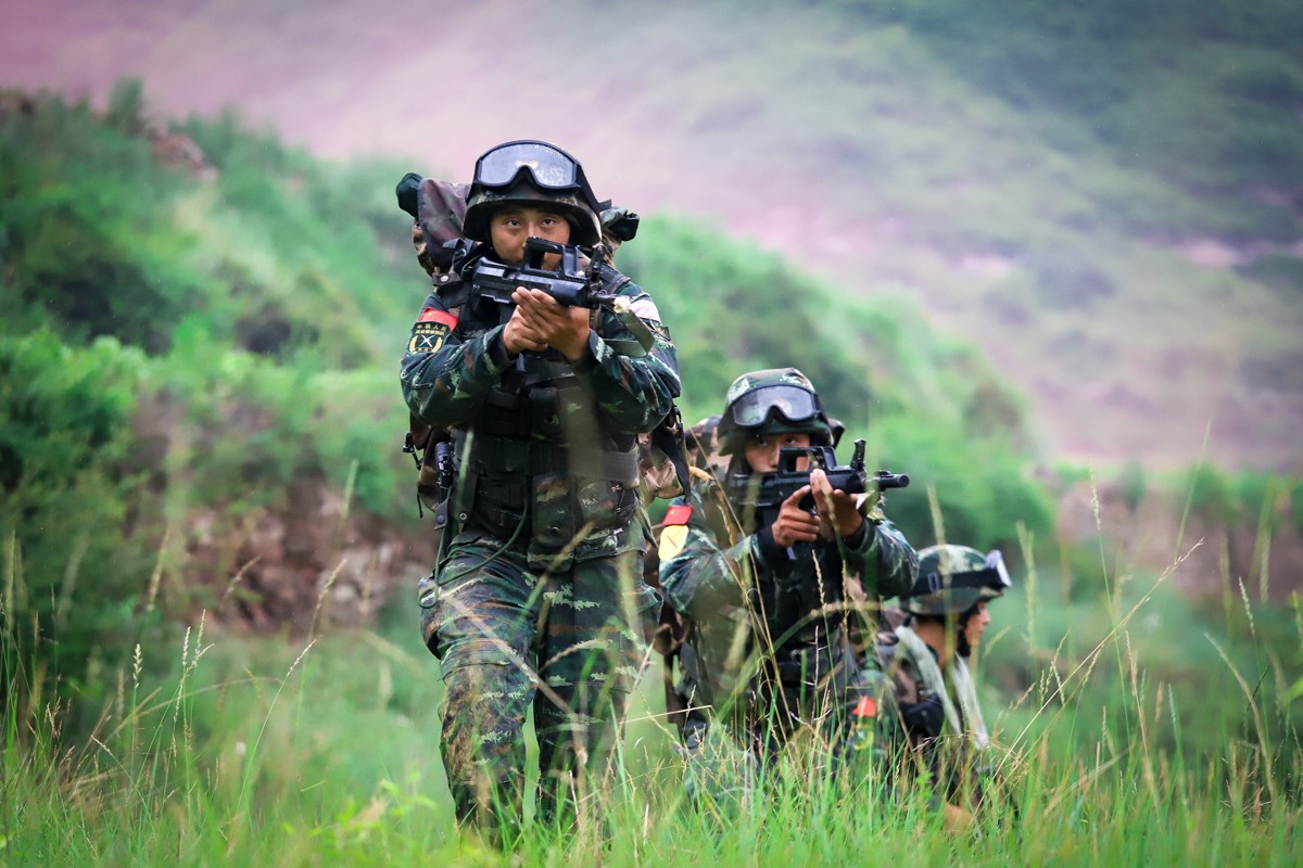 这些"硬汉"在黄土高坡捕歼战斗 挑战身体极限|黄土高坡|武警|极限