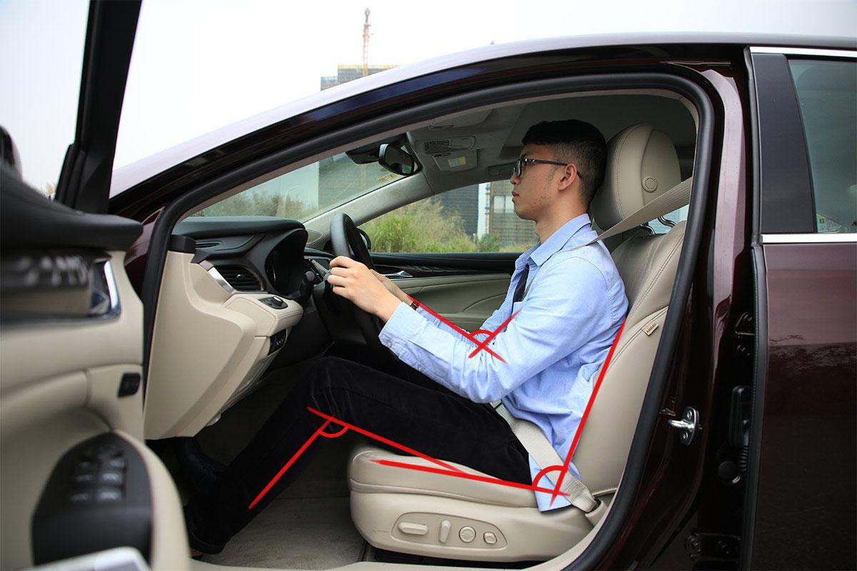 开车最基本的2个动作,驾校不教,99%的司机都做错!