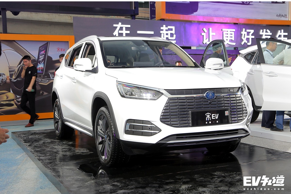 正文 在2018成都车展上,比亚迪带来了改款后的宋ev500,该车纯电动版本
