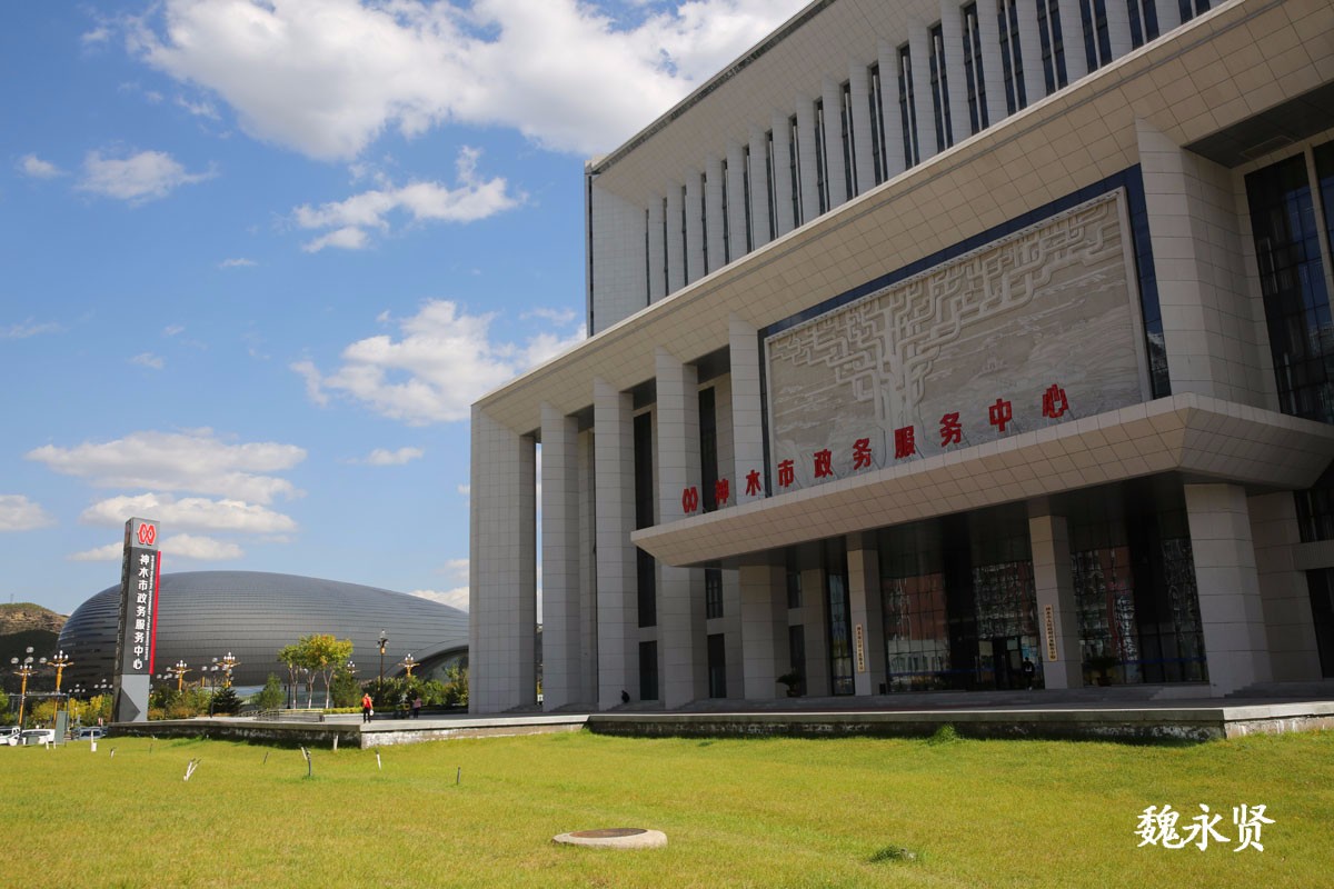 神木大剧院外观整体造型为"卵"型,寓意"城市之卵",象征城市文化的孵化