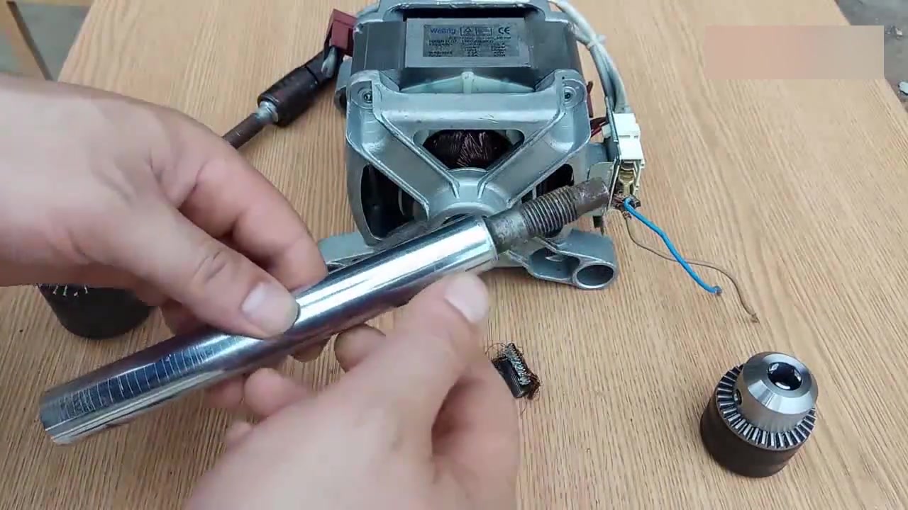 洗衣机电机改一台多用途钻机,打磨抛光钻孔都可以!