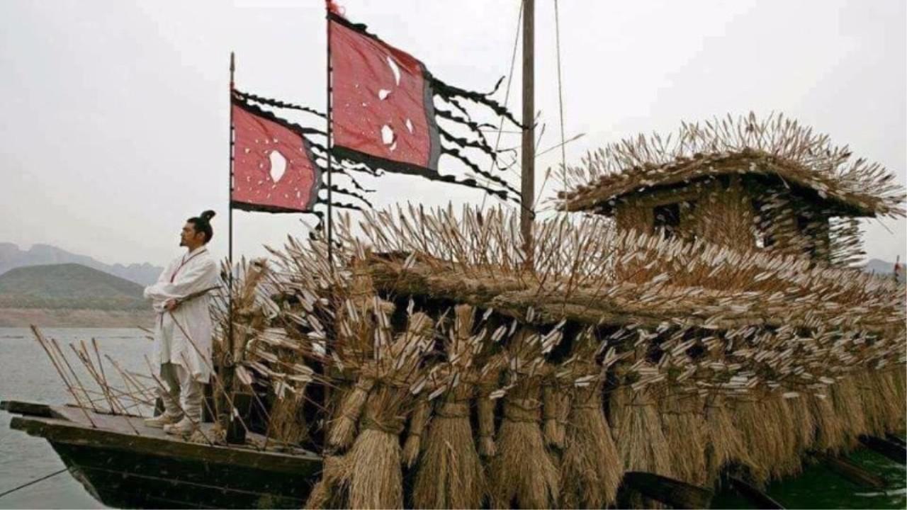 草船借箭的时候,曹操为什么不放火箭?看完心疼曹操一秒