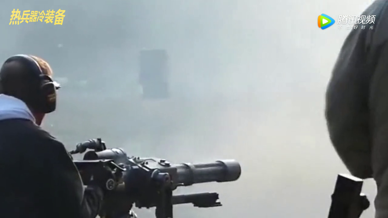 加特林机枪电动按钮击发,开枪瞬间像雨点密不透风!