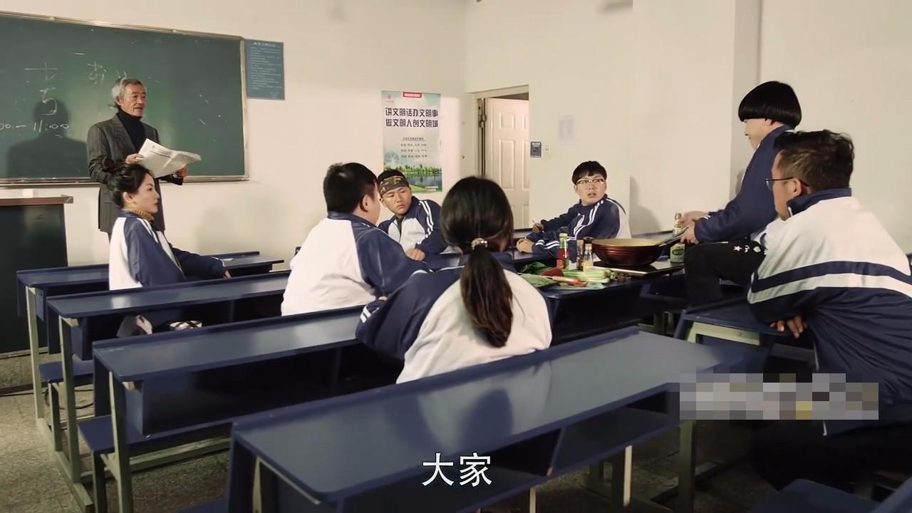 蘑菇头表情包版小拳拳捶你胸口