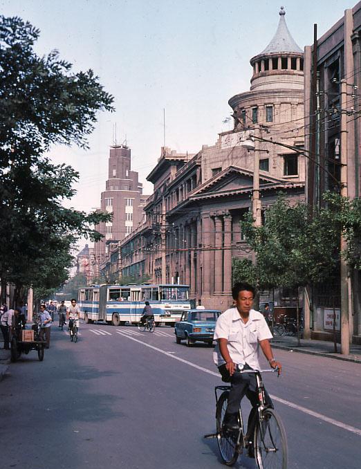 正文                              80或90年代天津北大关与估衣街