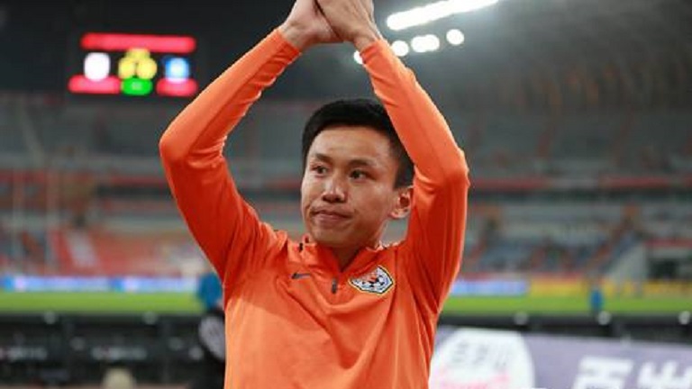 张弛适合踢边后卫吗,他在鲁能未来会有位置吗,你怎么看?