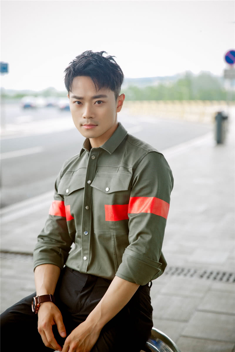 而现在再说到他已经不再是曾经的那个曹骏了,变身的是蓝盈莹的男朋友