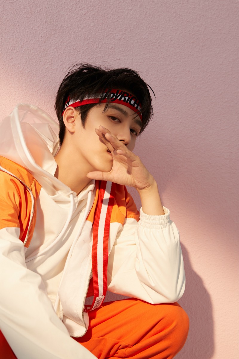 孔舒航潮系写真曝光 酷劲与阳光也很搭|孔舒航|酷劲|写真曝光_新浪