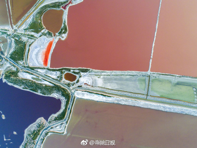千年盐池变身“七彩”盐湖