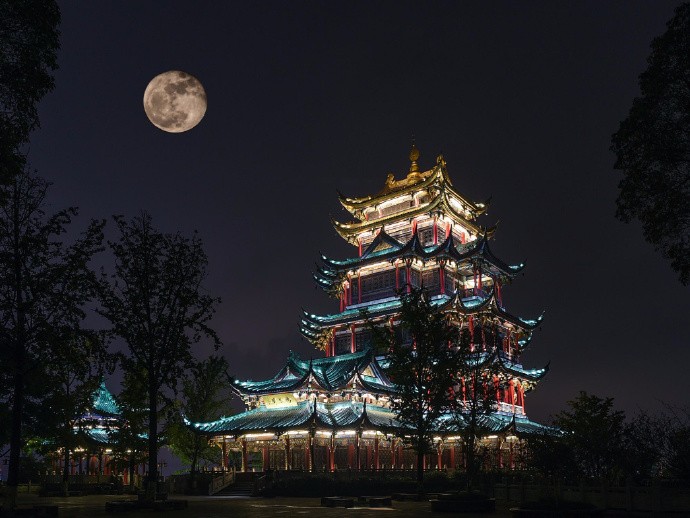 明月高悬照古今, 玉楼千载聚贤人