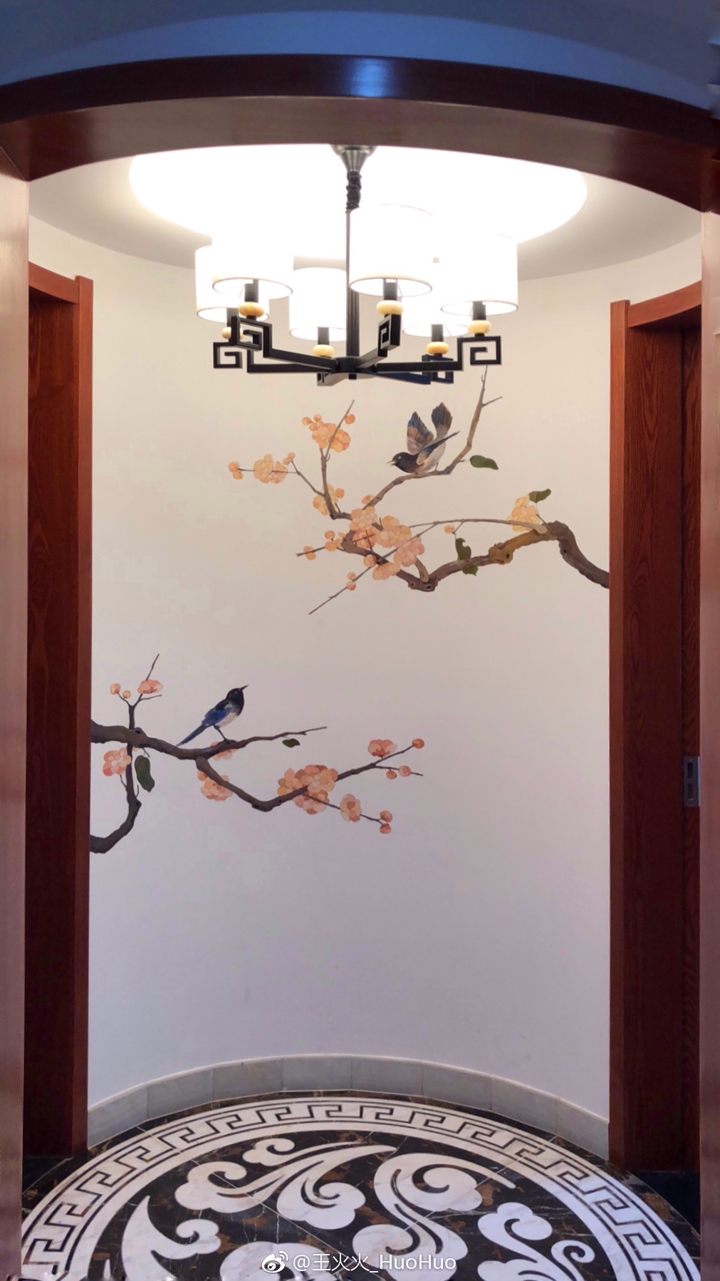 最近的一幅墙绘～最新很心水这种复古风啊!_新浪看点