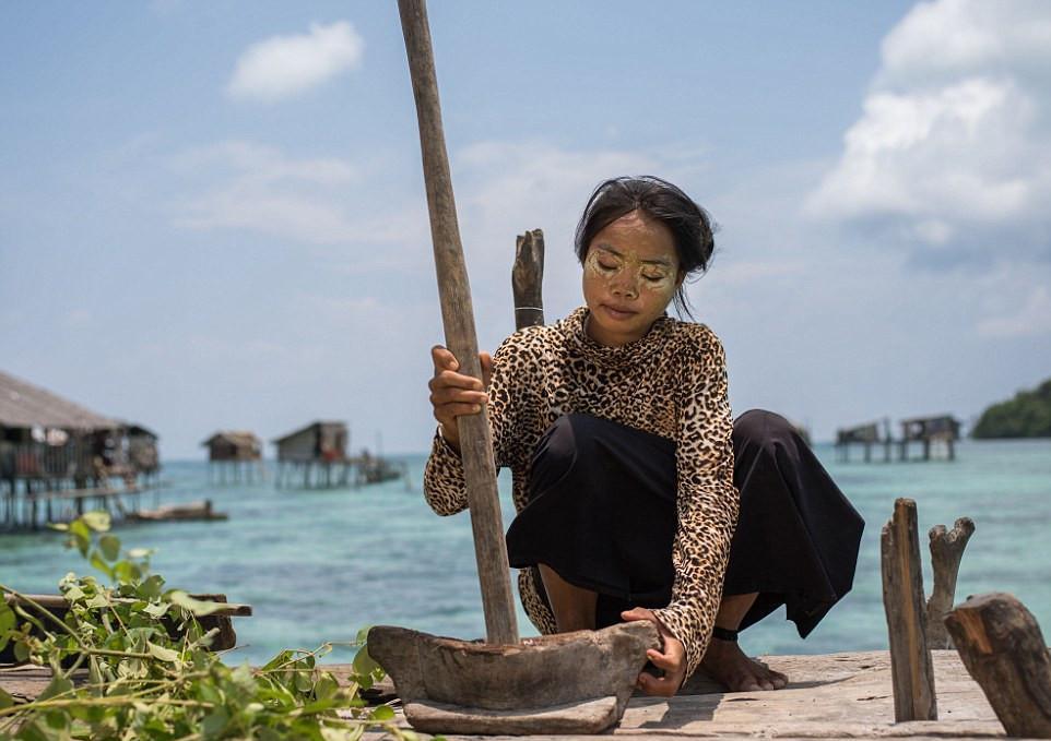 巴瑶族人生老病死都在海上,数百年以来一直如此,他们是无国籍的族群.