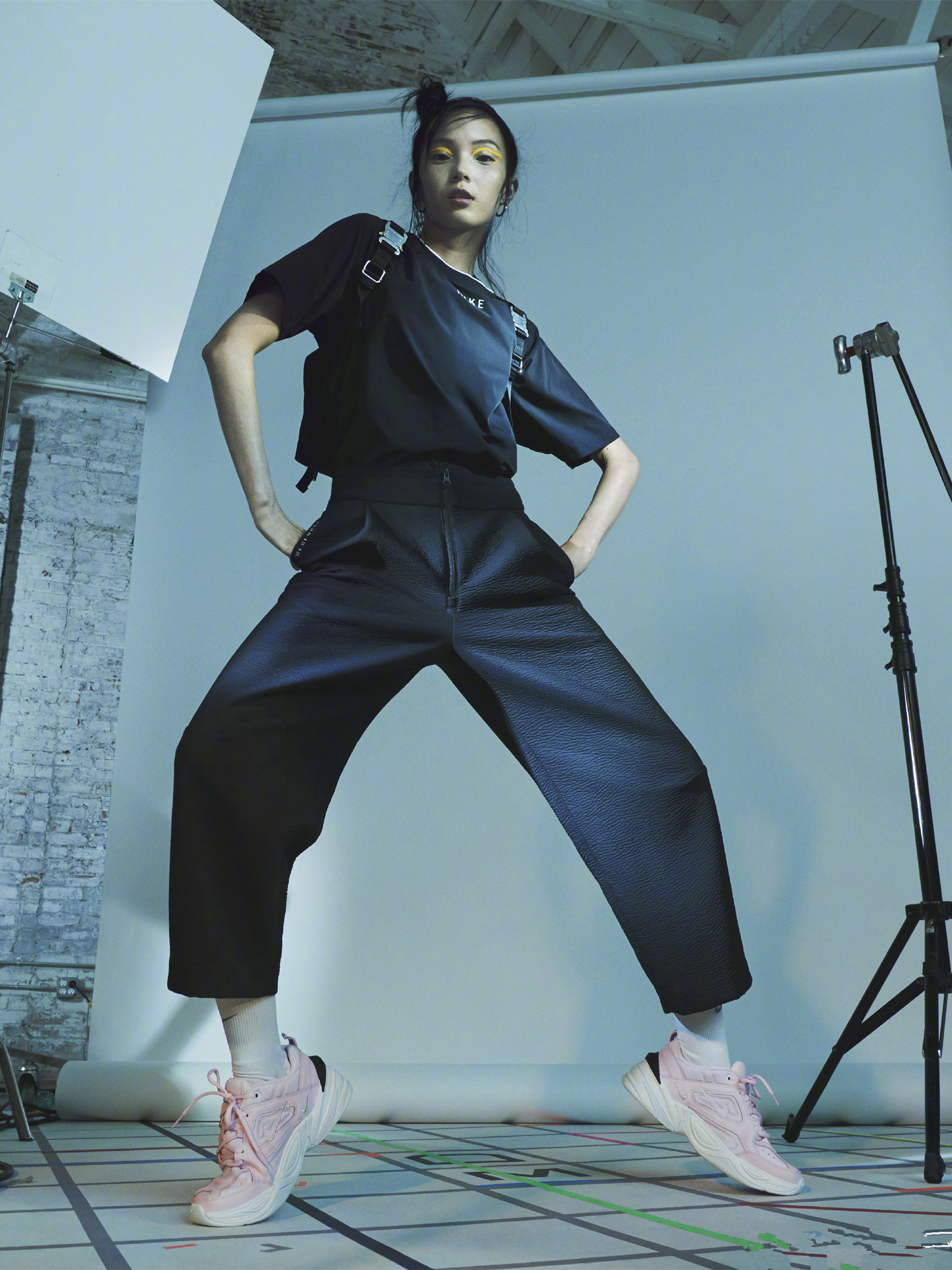 超模雎晓雯,穿运动鞋也能拍大片,网友:眼线有点夸张!