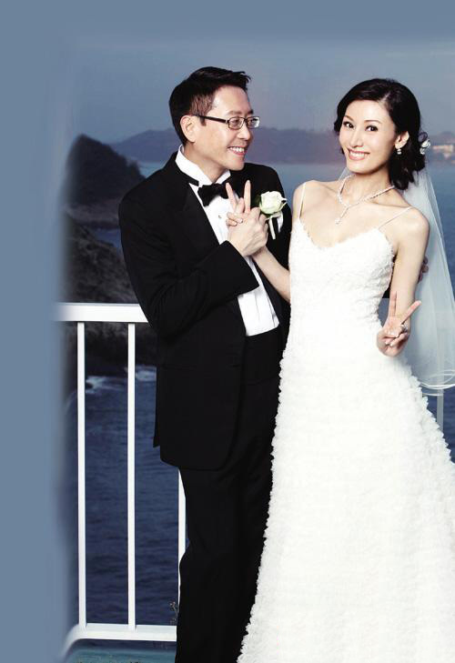 而许晋亨对李大美人也是好得没sei了,轻则豪车接送,重则珠宝钻戒送不