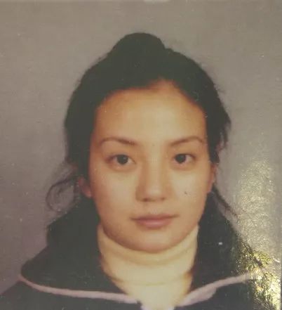 赵薇大学旧照曝光 脸蛋身形酷似baby 黄晓明只爱同一款女生