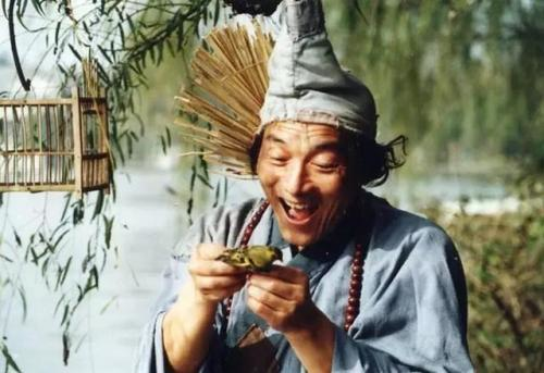 85岁济公玩转抖音,点赞破300万,一起重温童