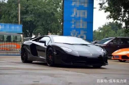 2015年,一个叫"yy外星人陈山"的微博在快手发布了大量的视频,他靠着