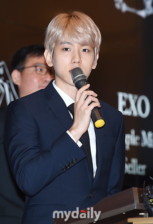 suho边伯贤kai出席exo纪念章新闻发布会
