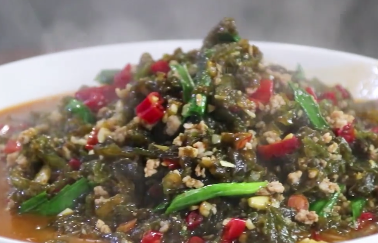 原来鸡肉好吃也有窍门,不用加一滴水,简单一做,好吃暖胃