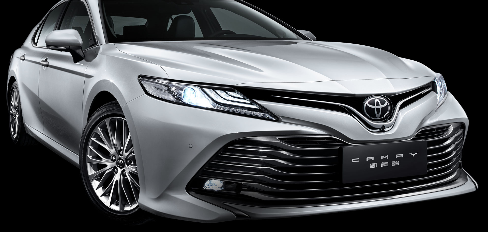 全新第八代凯美瑞