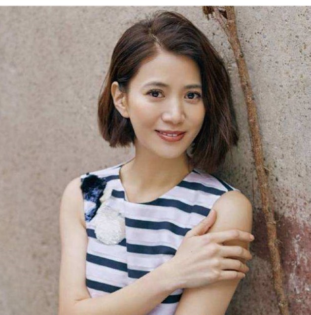 港姐冠军出道的袁咏仪,穿搭果然很美|袁咏仪|短发|大气_新浪新闻