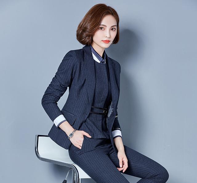 现代女性彰显个性,追求时尚.