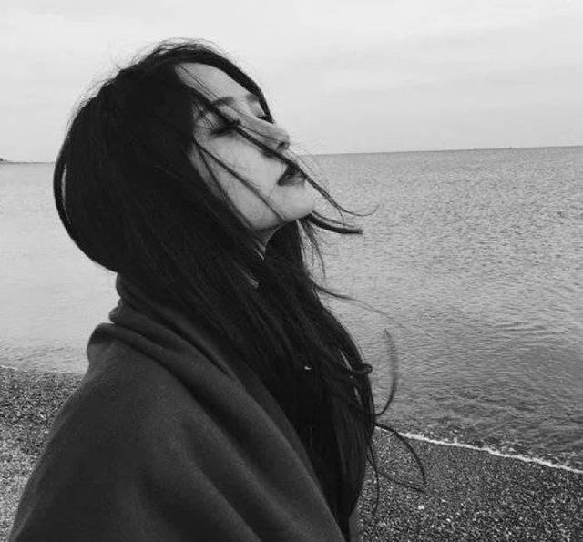 网易云热评:失望是一天天积累的,离开是很长的决定