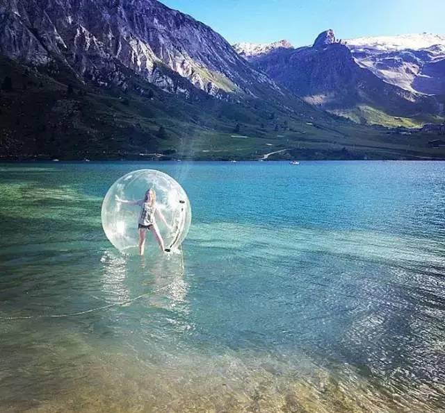 64. 去法国蔚蓝海岸晒日光浴.65. 在荷兰的郁金香花田里嬉戏.