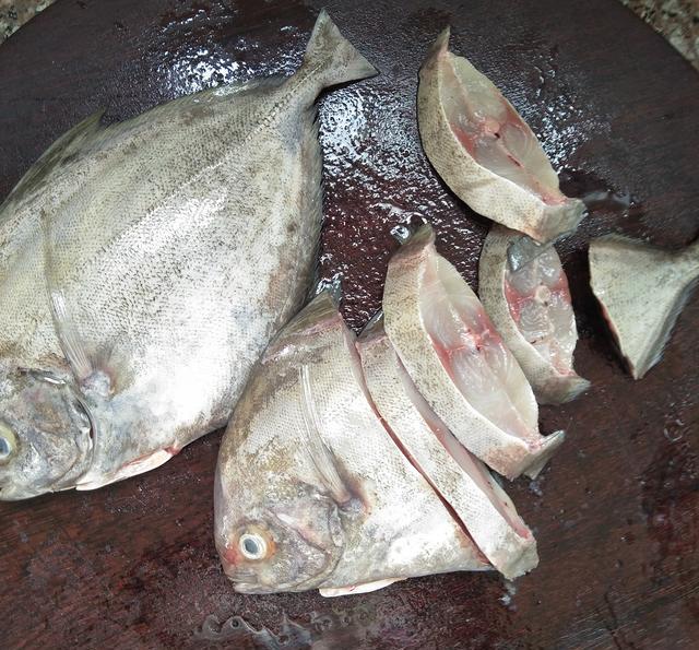 香煎黑鲳鱼,鱼肉鲜嫩入味,还带有肉汁