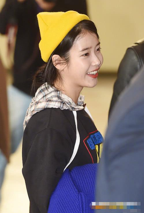 李知恩这身衣服太有"心机"了,不露胸不露腿依旧美成小仙女!