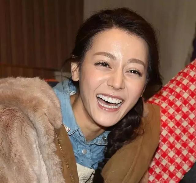 一笑毁所有的女星,章子怡吓人,姚晨显皱纹,刘亦菲女神形象全无