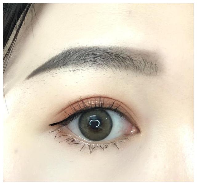 表示眼睛动作的词语写一段话 表示眼睛的动作的词语