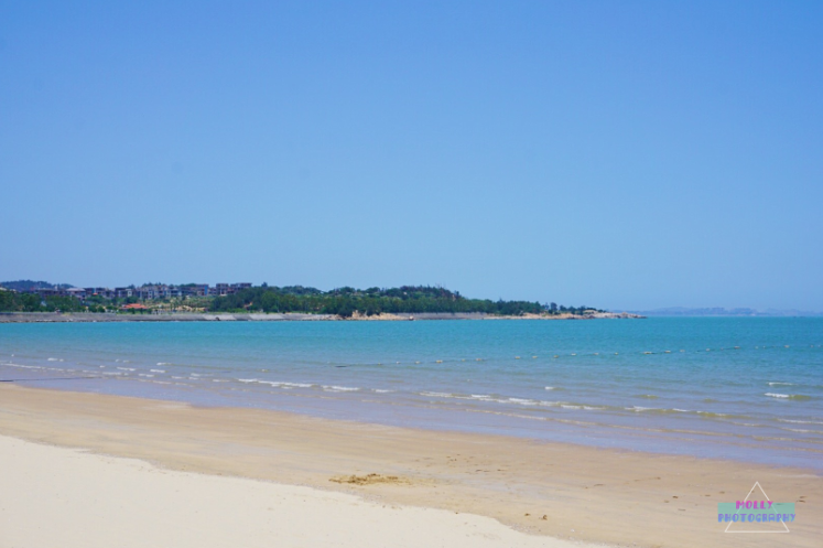 月亮湾位于惠安县的南部沿海——清澈的海水,绵软的沙滩,广袤的视野