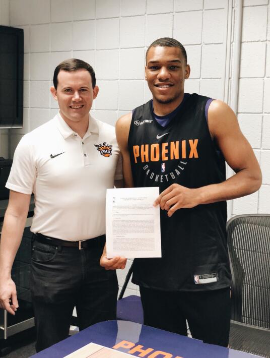 nba通常按照120%的标准续约首轮新秀,艾顿的规定合同为4年3,704万