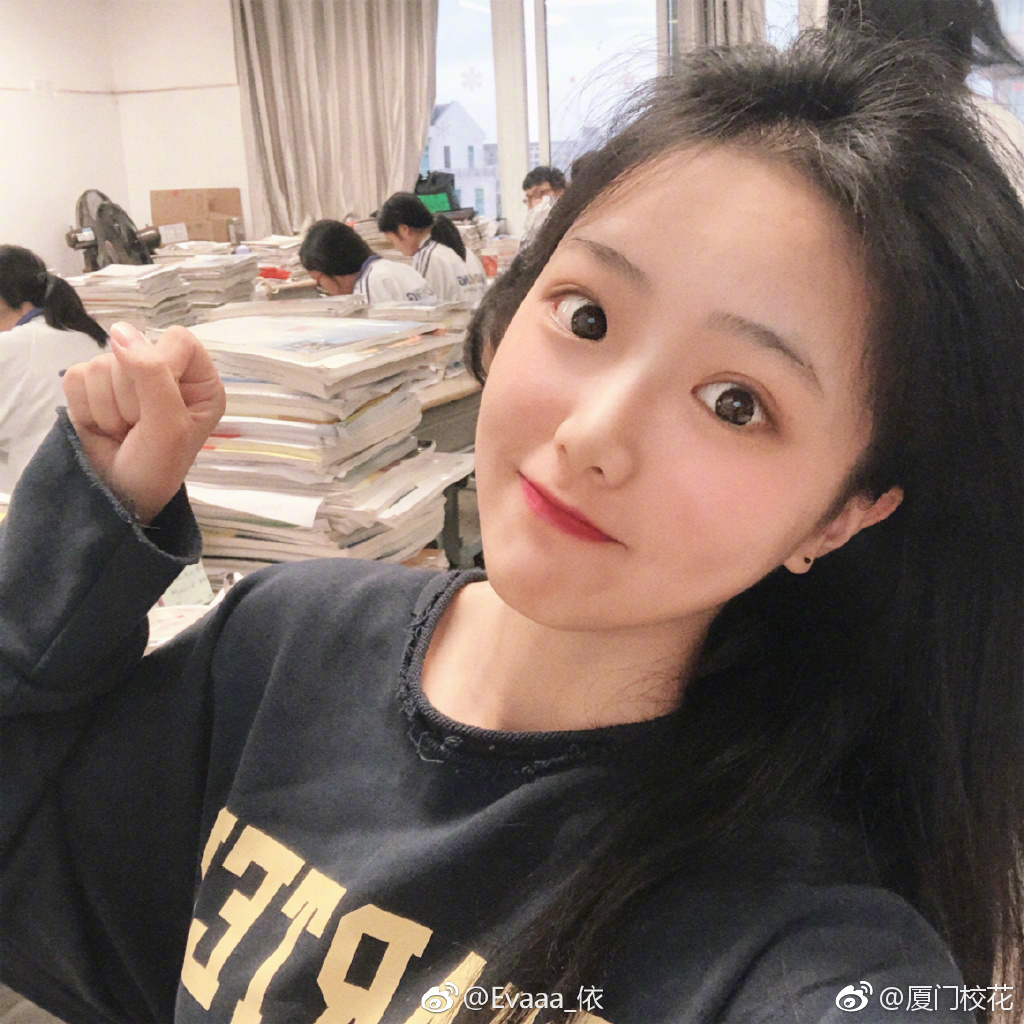 00年,就读于箬横中学, 2019播音主持艺考生,你觉得几分呢