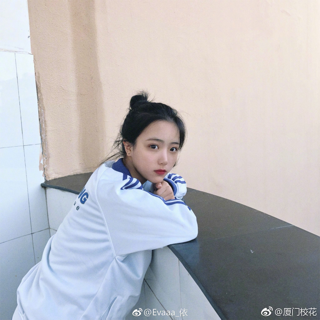 00年,就读于箬横中学, 2019播音主持艺考生,你觉得几分呢