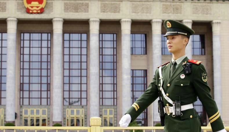 天安门前站岗的执勤武警帅过所有当红鲜肉最后一张图引人尖叫
