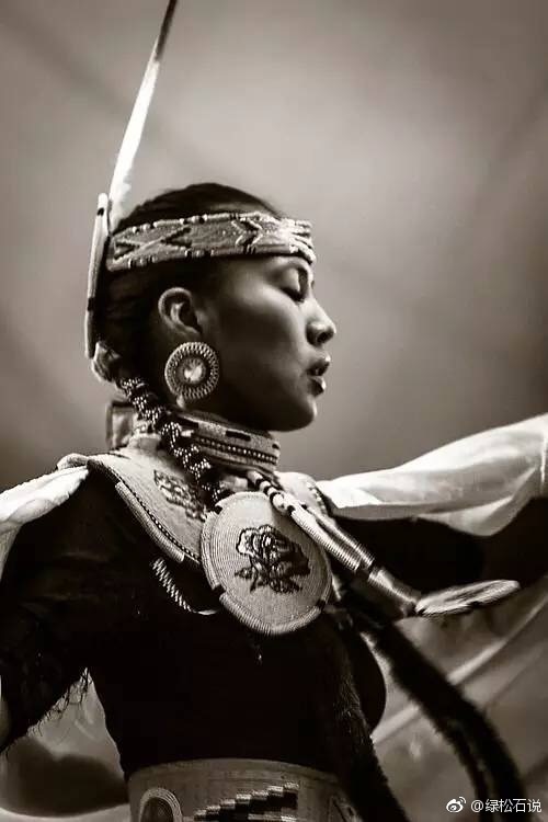 头饰鹰羽冠,是印第安人服饰的一大特色|印第安|羽冠|头饰_新浪新闻