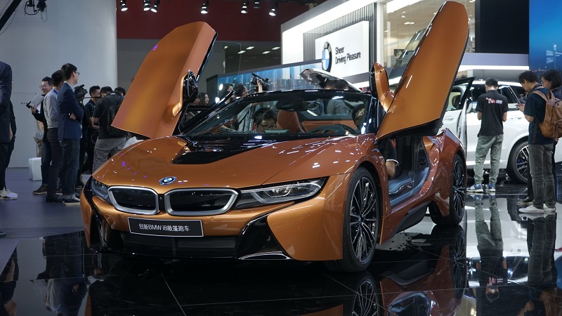 2018广州车展丨半透明发动机罩 宝马i8敞篷跑车亮相