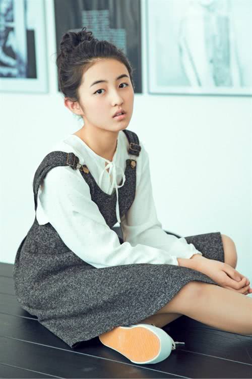 而且张子枫在电视剧《我们的少年时代》中,和tfboys,李小璐等人合作!