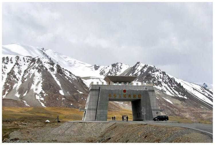 中巴边界巴铁设防不到百人,战士经常一起吃饭, 过年还能吃饺子